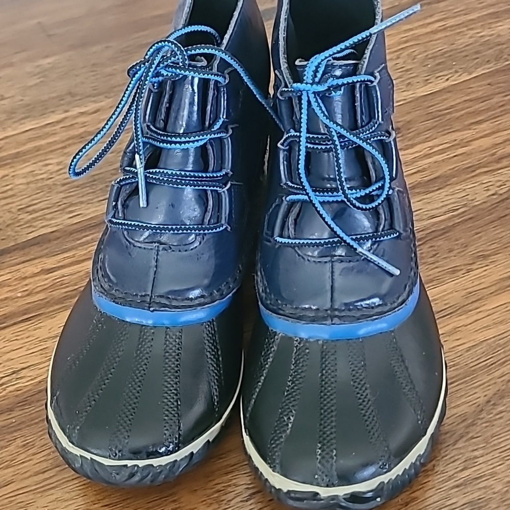 Sorel out n about rain boot - waterproof, color nocturnal. Size 9